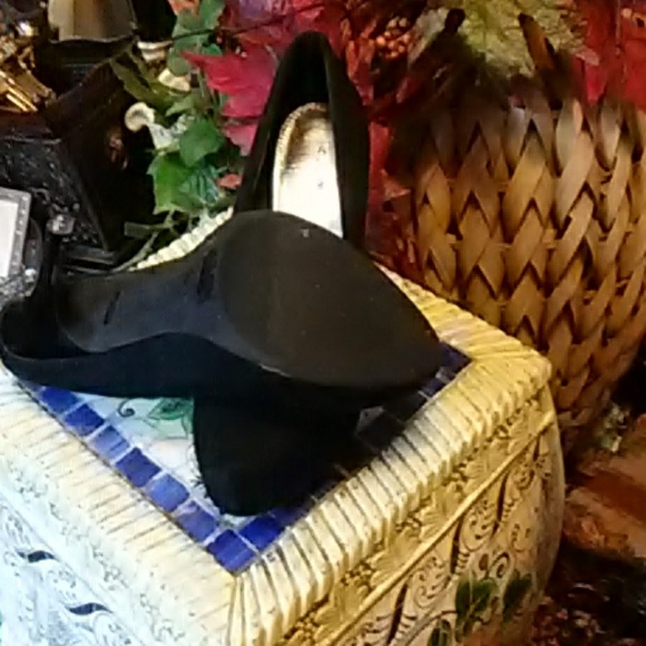 Shoes - Picture 5 of 6